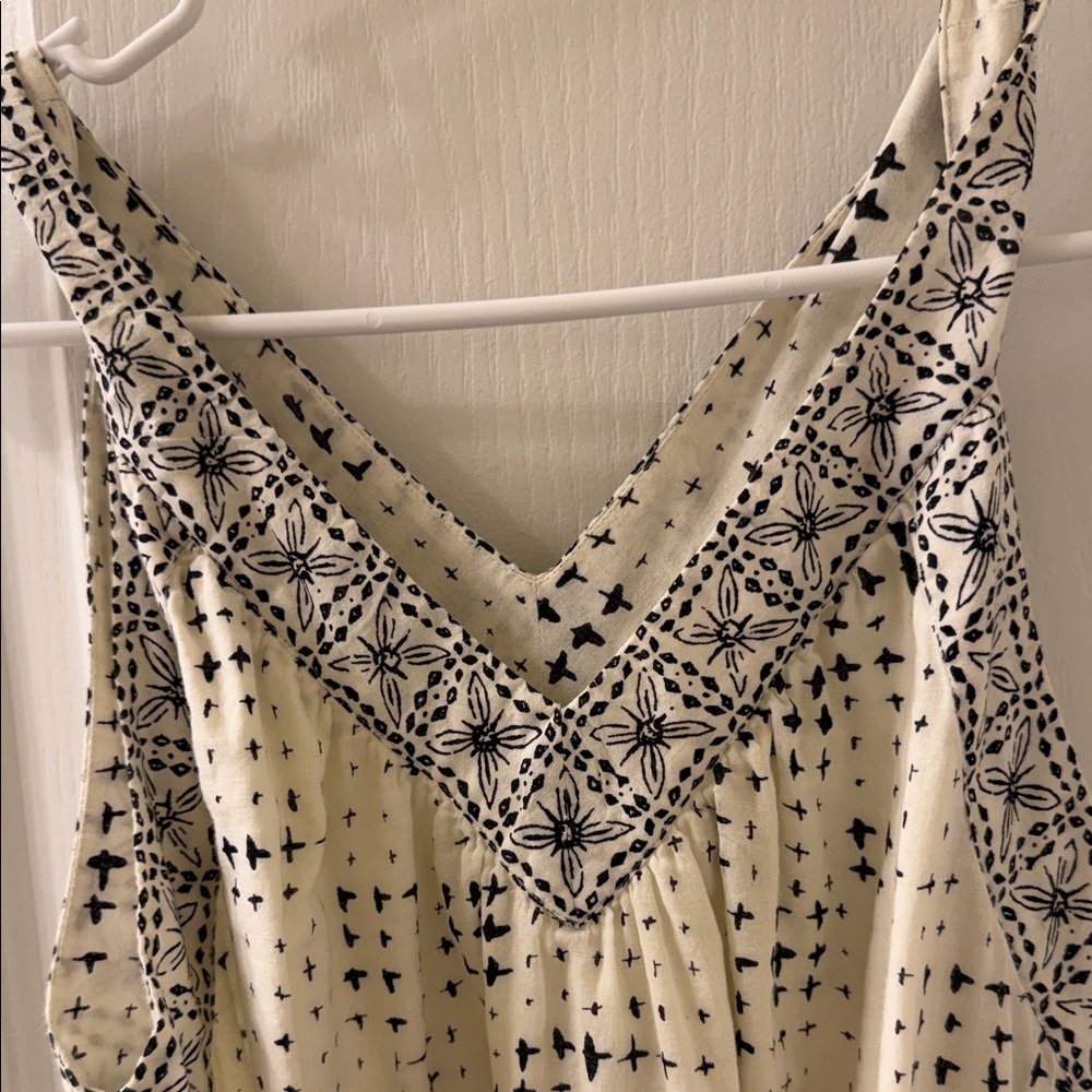 Chic Cream and Black Patterned Midi Dress with pockets!! - Picture 2 of 5